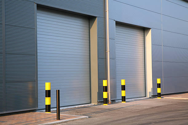 Industrial roller shutters protected by bollards